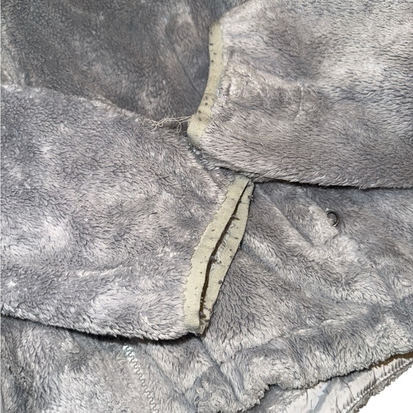 The North Face Women's Soft Gray Teddy Jacket - Picture 5 of 10
